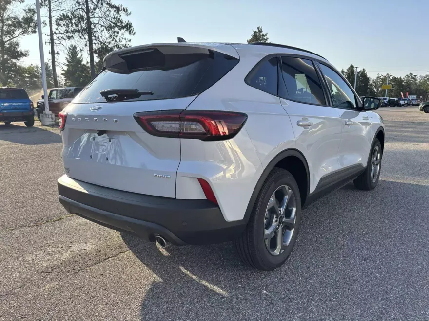 2025 Ford Escape ST-Line photo 1