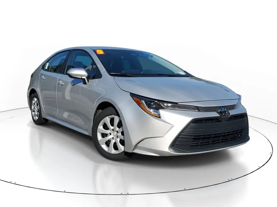 2025 Toyota Corolla LE photo 1