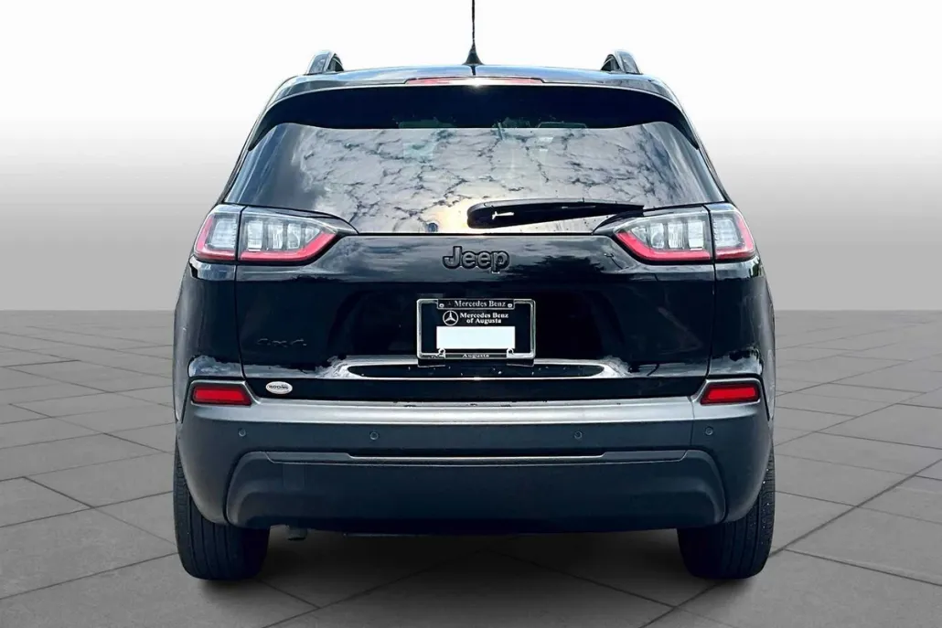 2023 Jeep Cherokee Altitude Lux photo 1