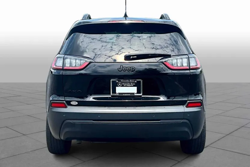 2023 Jeep Cherokee Altitude Lux photo 1