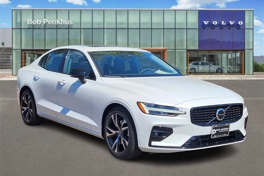 2025 Volvo S60 B5 AWD photo 1