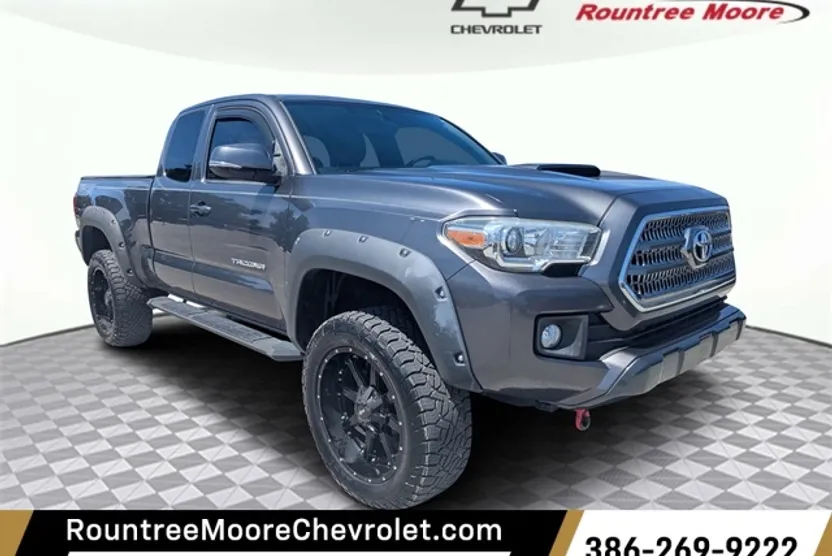 2017 Toyota Tacoma SR5 TRD Sport photo 1
