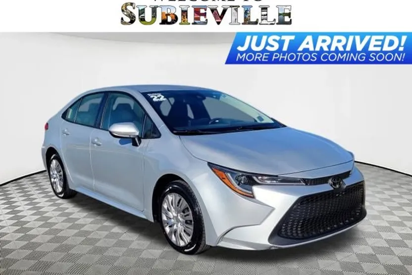 2022 Toyota Corolla LE photo 1