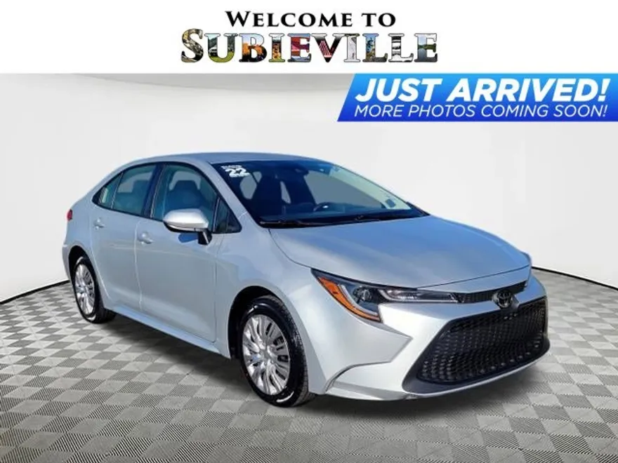 2022 Toyota Corolla LE photo 1