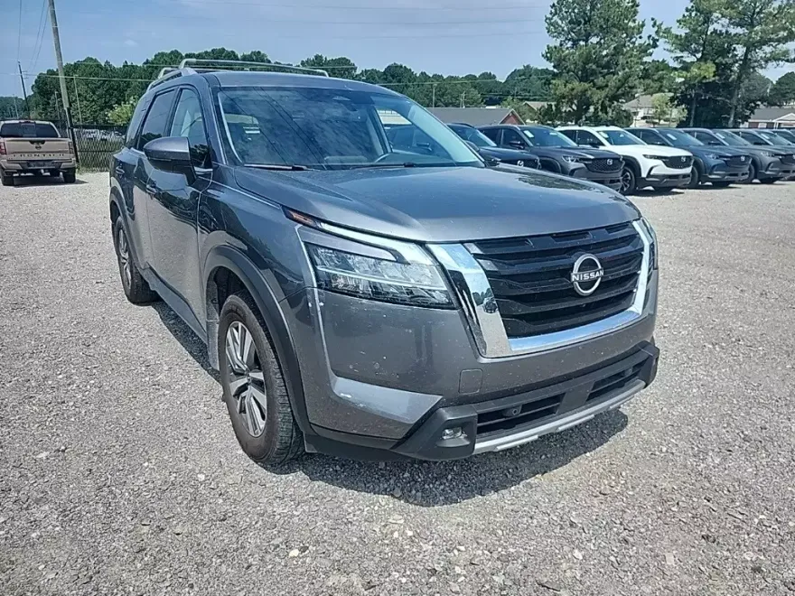 2022 Nissan Pathfinder SL photo 1