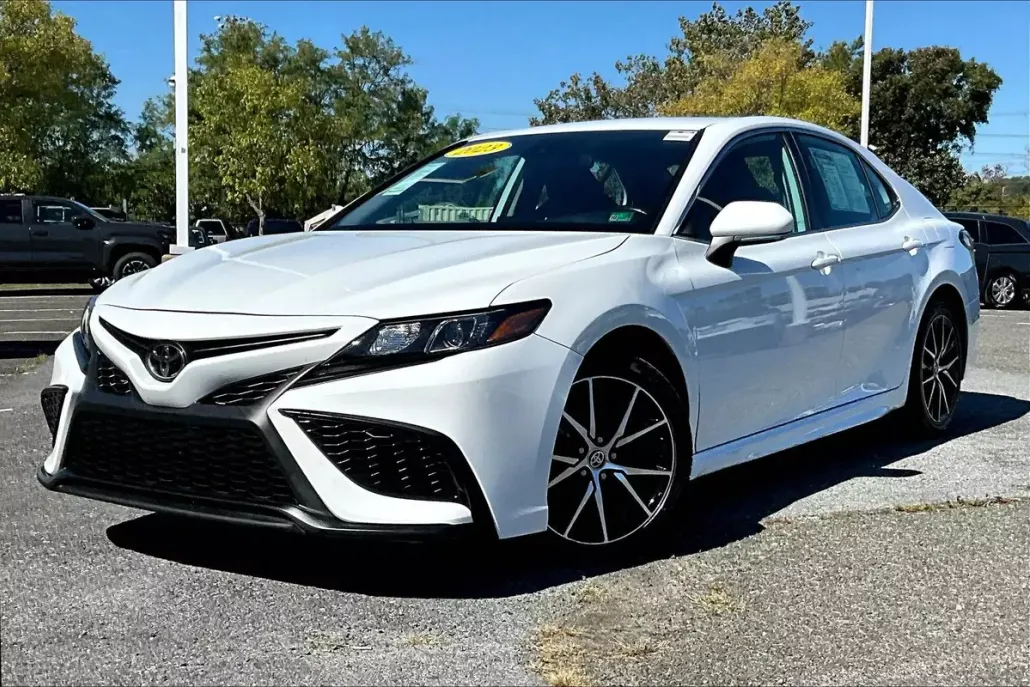 2023 Toyota Camry SE photo 1
