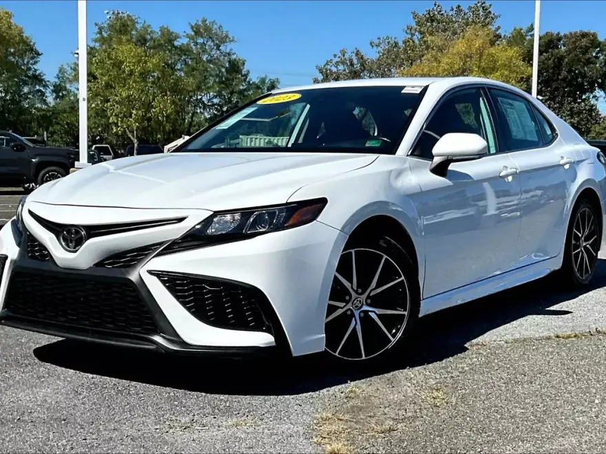2023 Toyota Camry SE photo 1