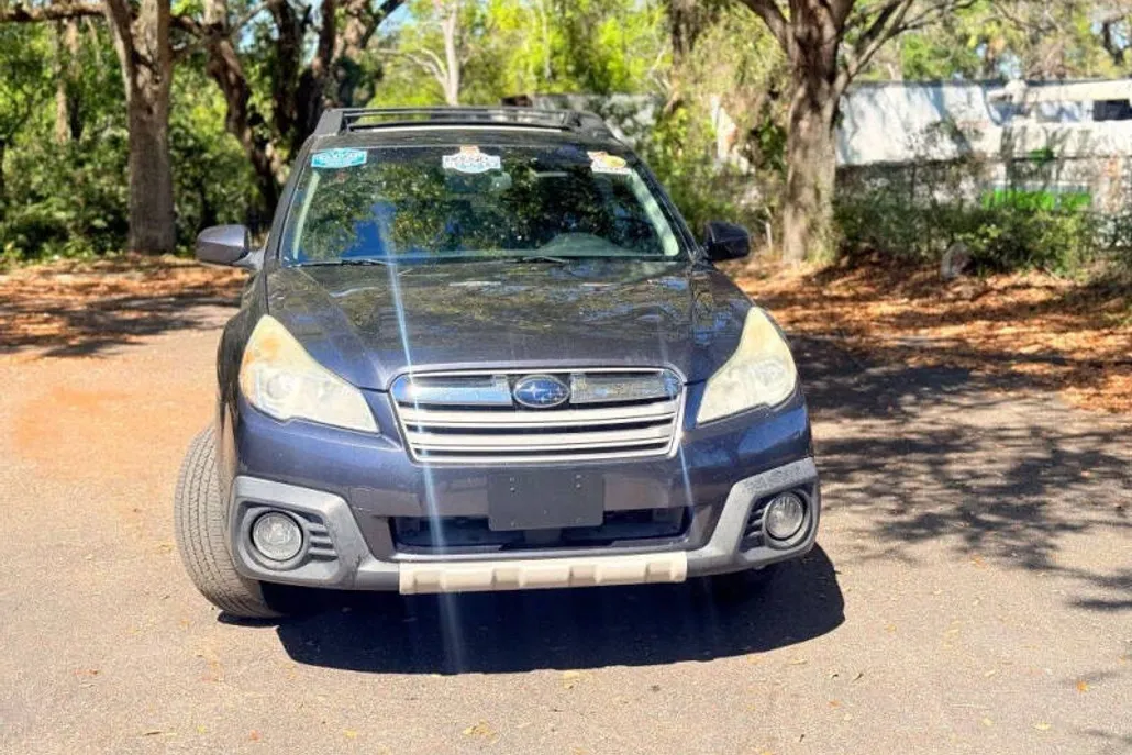 2013 Subaru Outback 2.5i Limited photo 1
