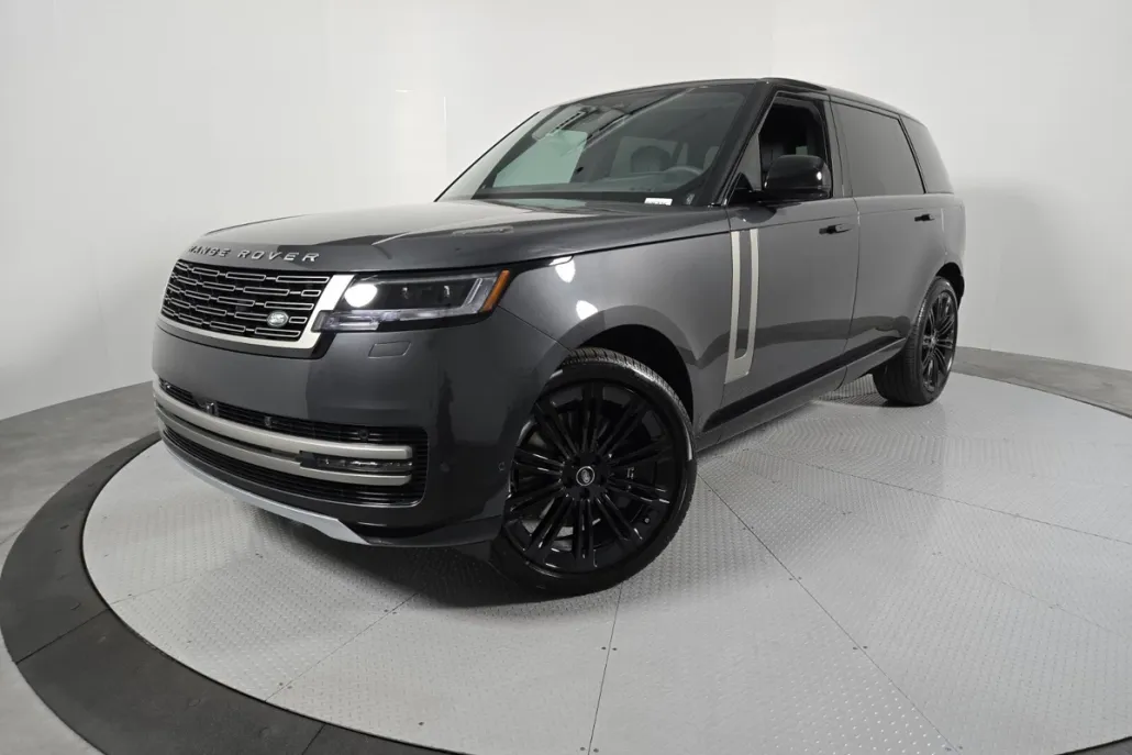 2025 Land Rover Range Rover SE photo 1