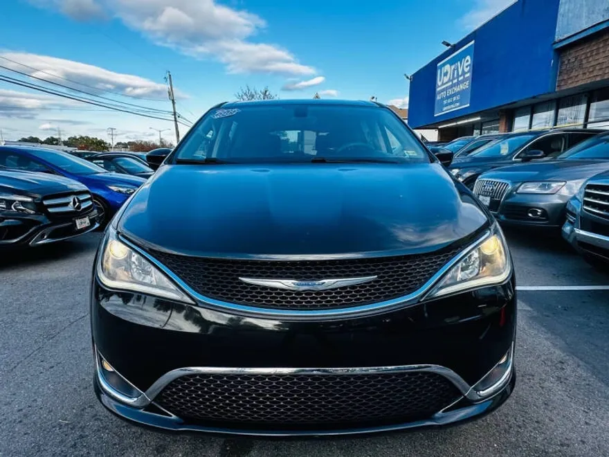 2017 Chrysler Pacifica Touring Plus photo 1