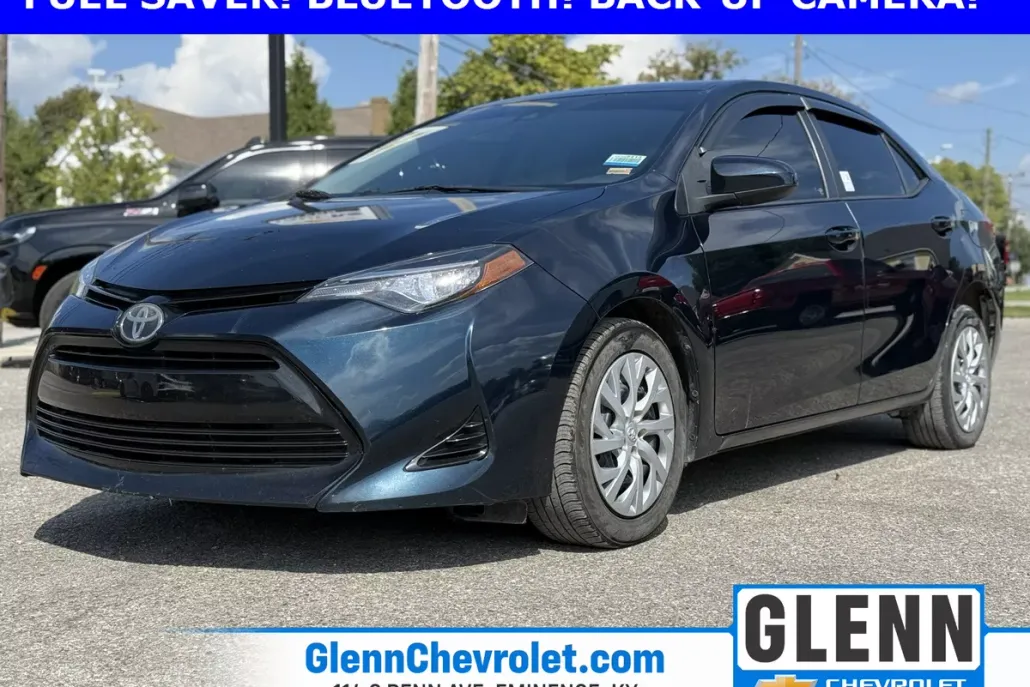 2017 Toyota Corolla LE photo 1
