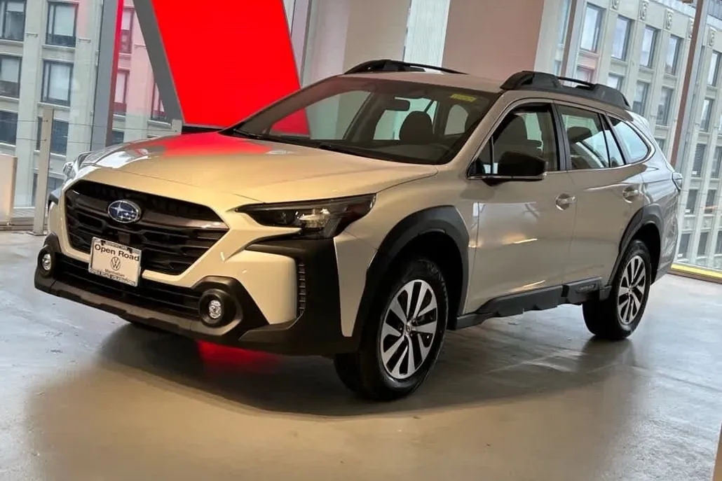 2024 Subaru Outback Base photo 1