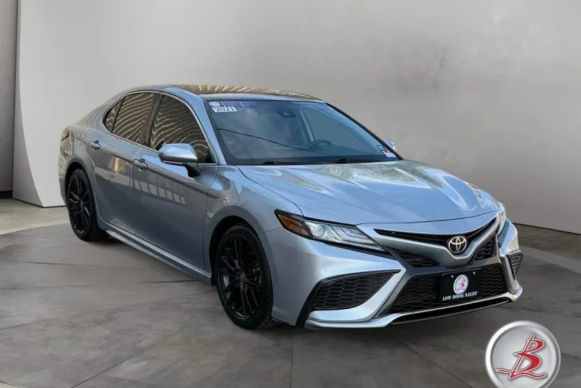 2023 Toyota Camry SE photo 1