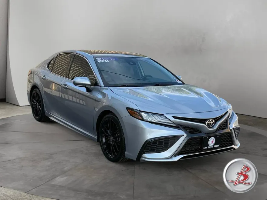 2023 Toyota Camry SE photo 1