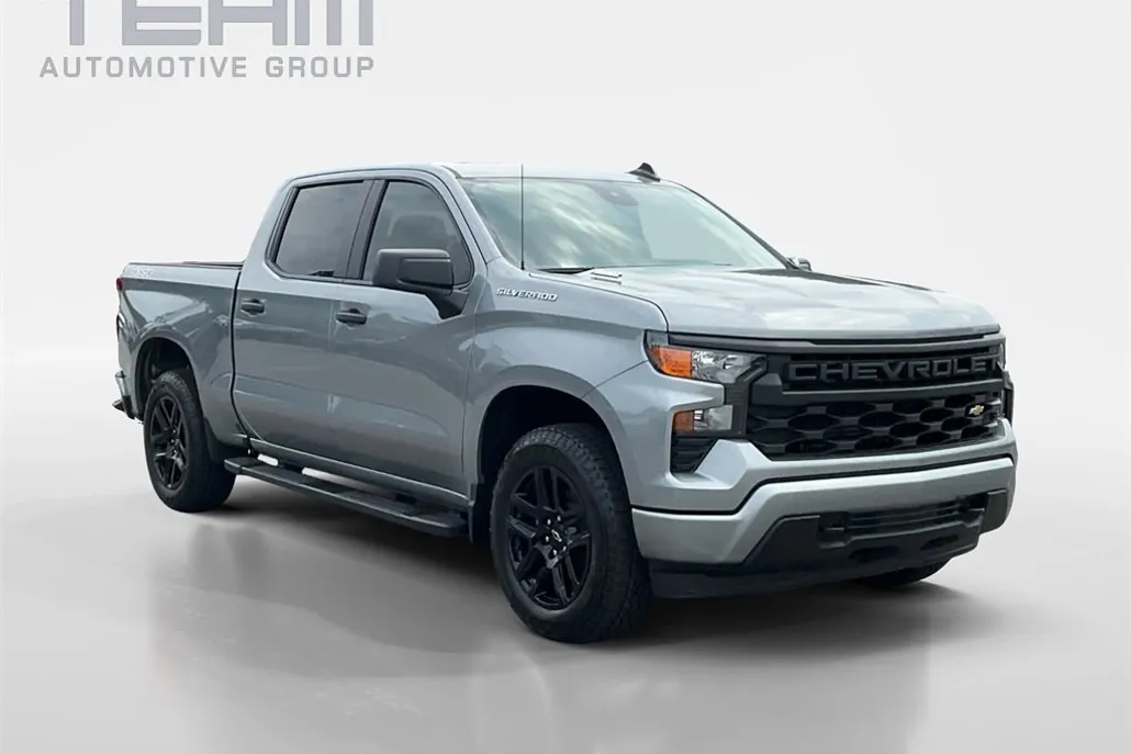 2025 Chevrolet Silverado 1500 Custom photo 1