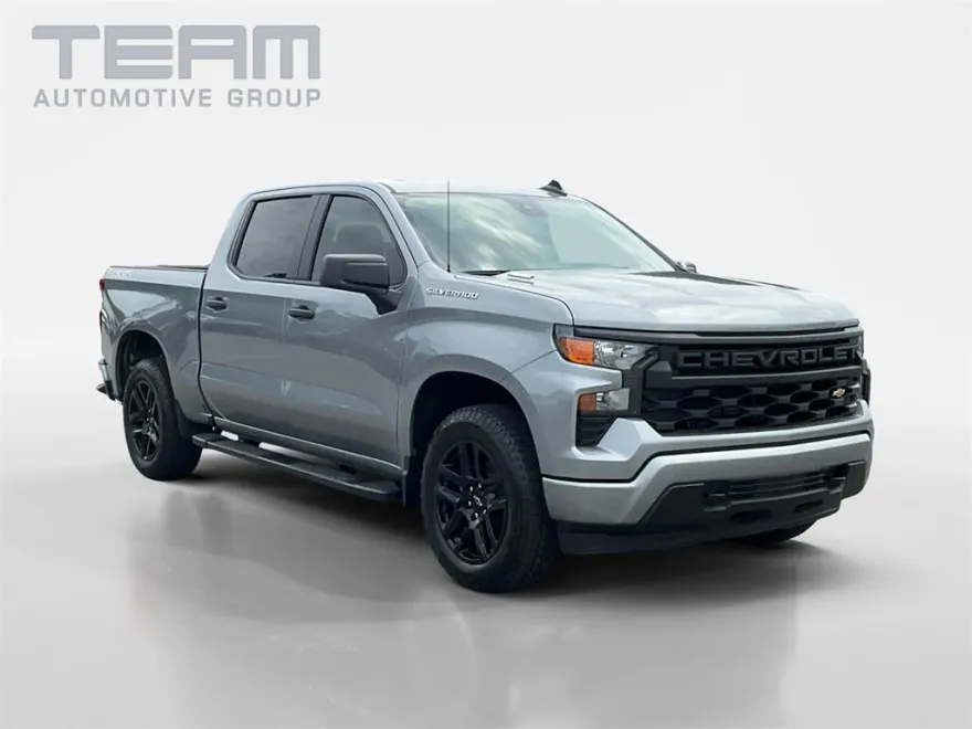2025 Chevrolet Silverado 1500 Custom photo 1