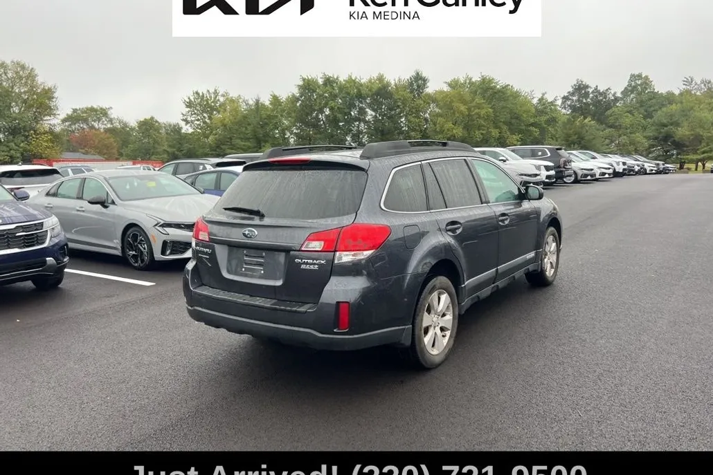 2010 Subaru Outback 2.5i photo 1