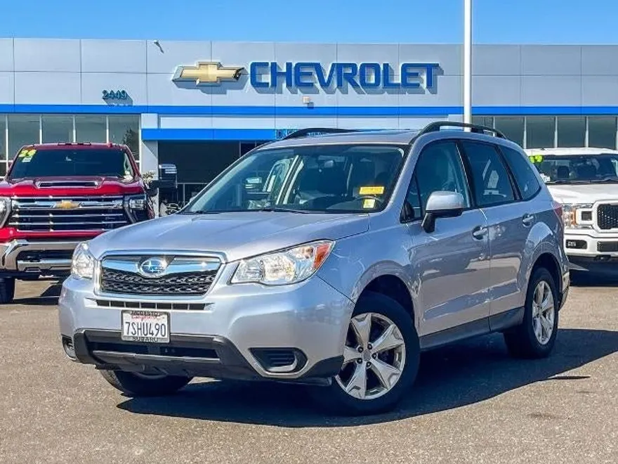 2016 Subaru Forester 2.5i Premium photo 1