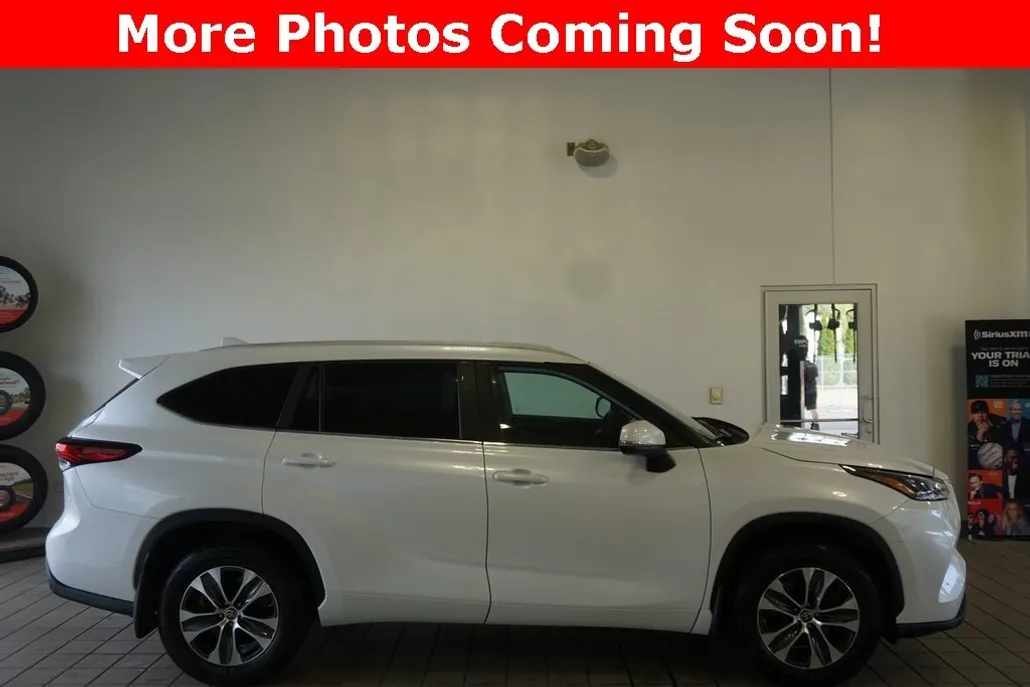2023 Toyota Highlander XLE photo 1