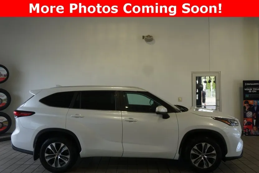 2023 Toyota Highlander XLE photo 1