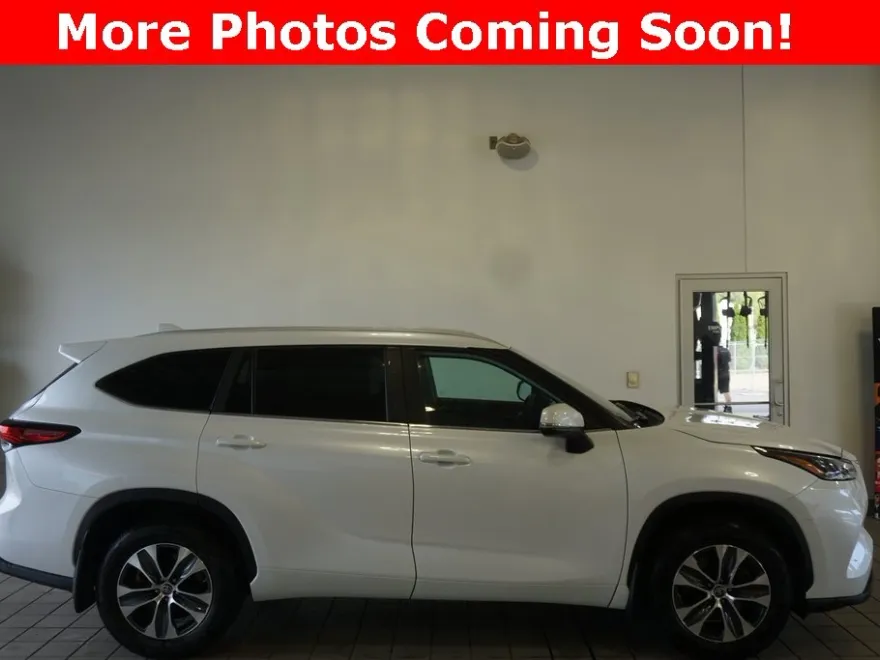 2023 Toyota Highlander XLE photo 1