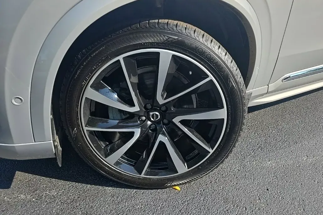 2023 Volvo XC90 AWD Plus photo 1