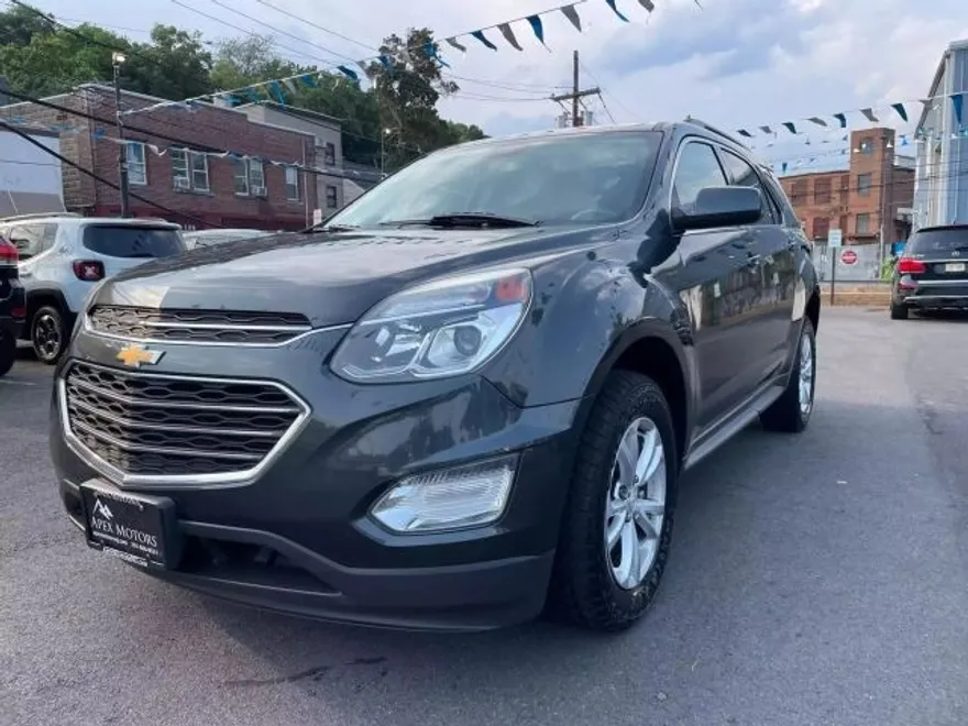 2017 Chevrolet Equinox LT photo 1