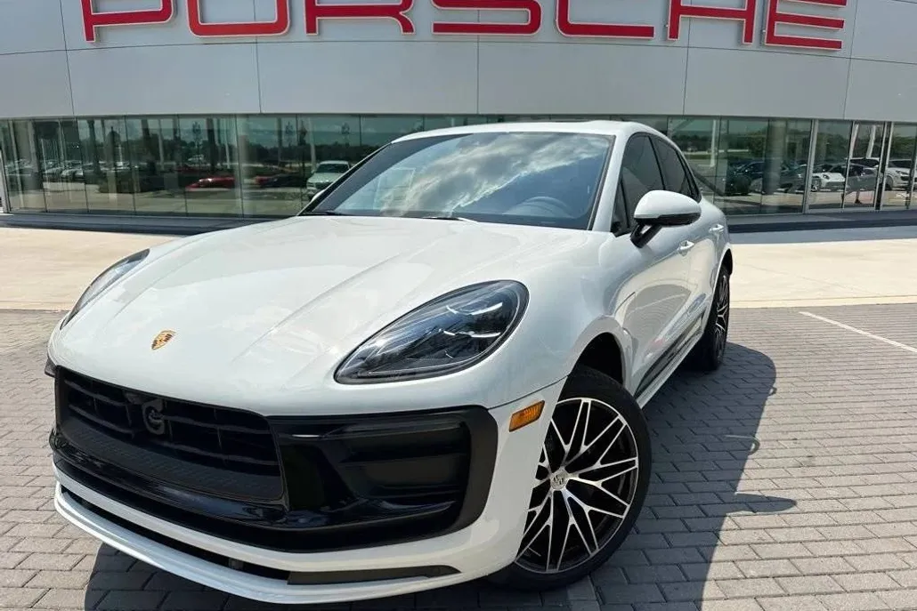 2026 Porsche Macan T photo 1