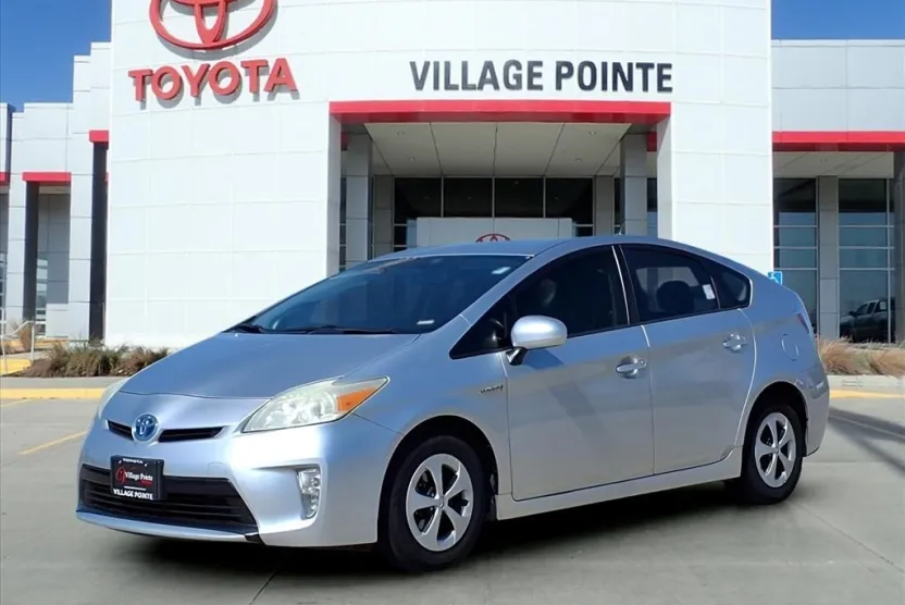 2013 Toyota Prius Two photo 1