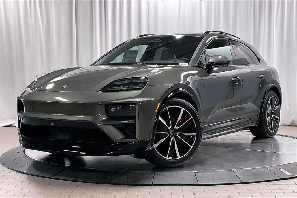 2025 Porsche Macan Electric Turbo photo 1