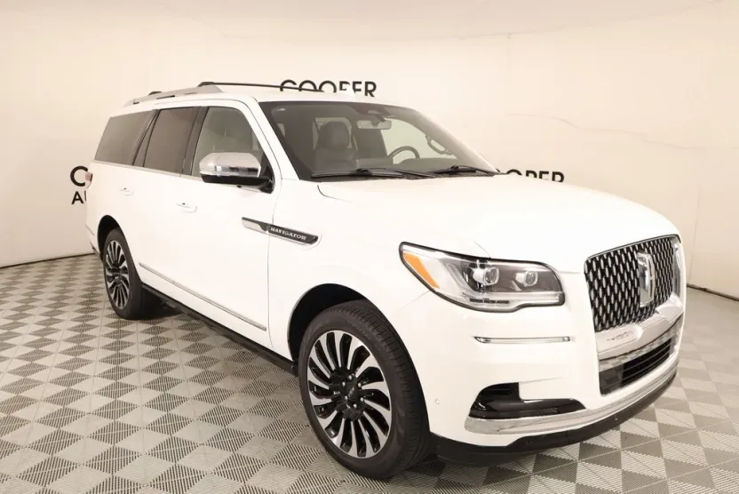2024 Lincoln Navigator Black Label photo 1