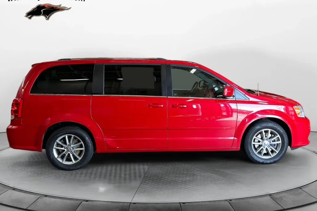 2014 Dodge Grand Caravan SXT photo 1