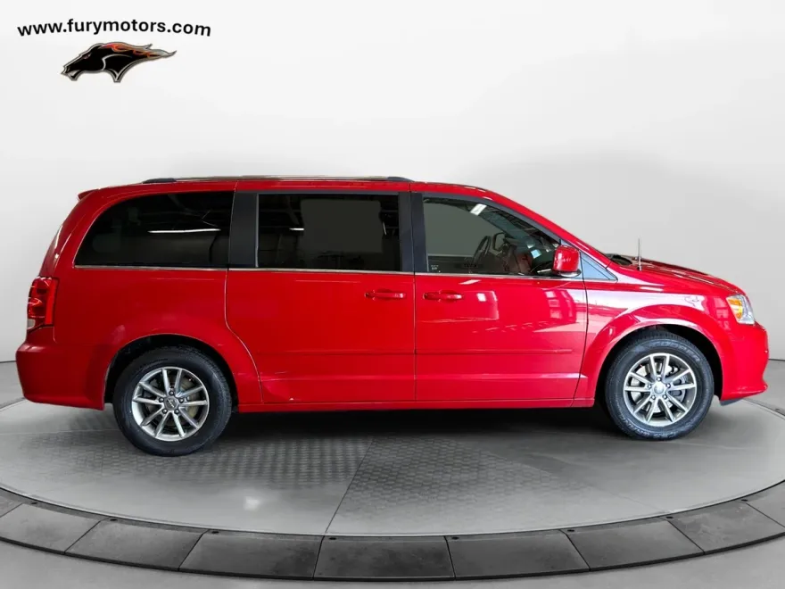 2014 Dodge Grand Caravan SXT photo 1
