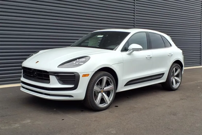 2025 Porsche Macan T photo 1