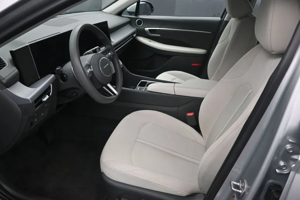 2024 Hyundai Sonata SEL photo 1