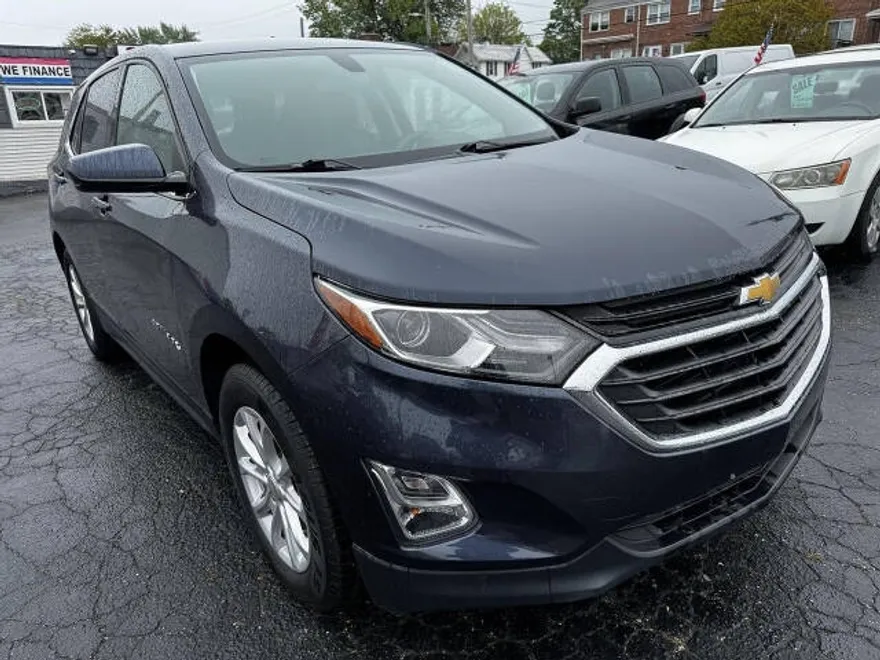 2019 Chevrolet Equinox LT photo 1