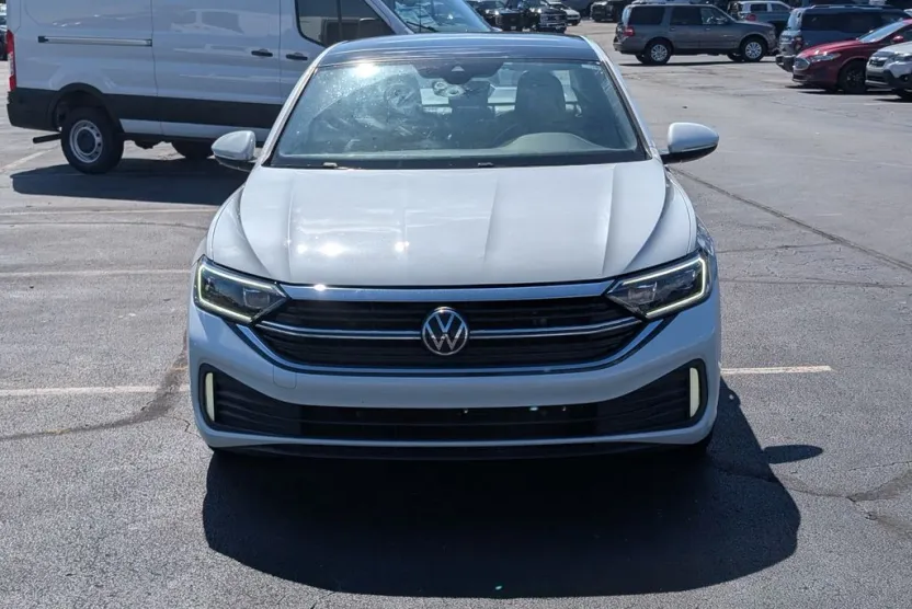 2022 Volkswagen Jetta 1.5T SEL photo 1