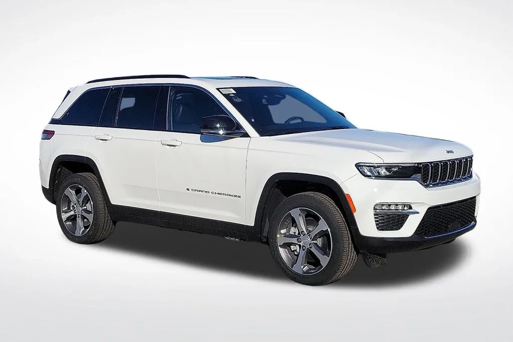 2024 Jeep Cherokee Sport photo 1