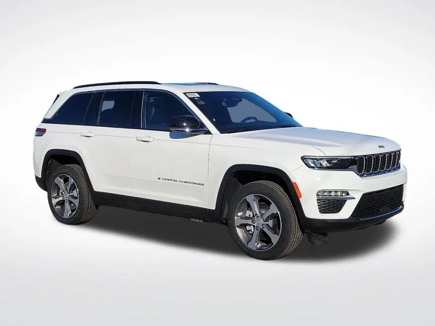 2024 Jeep Cherokee Sport photo 1