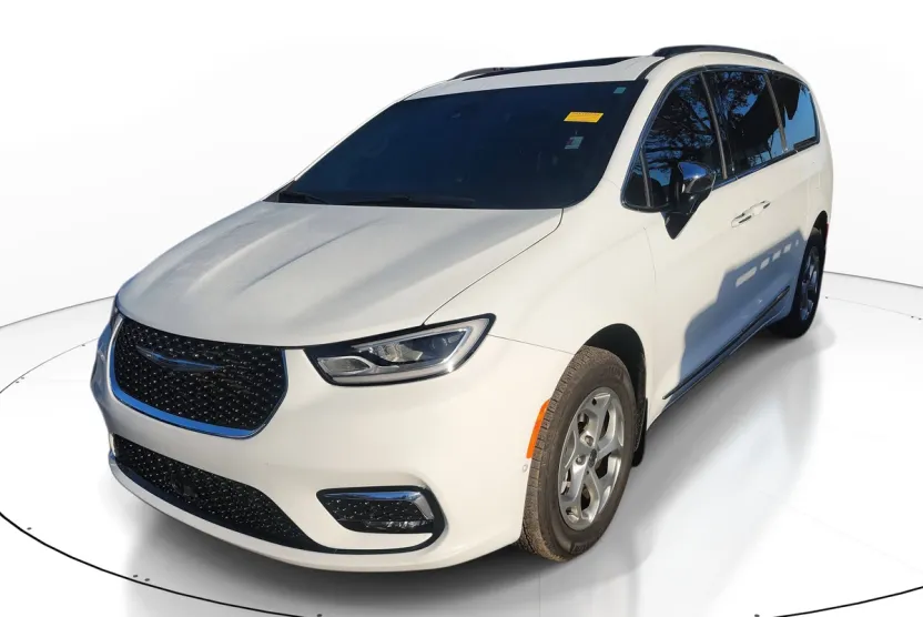 2023 Chrysler Pacifica Limited photo 1