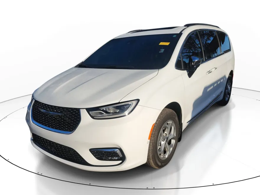 2023 Chrysler Pacifica Limited photo 1