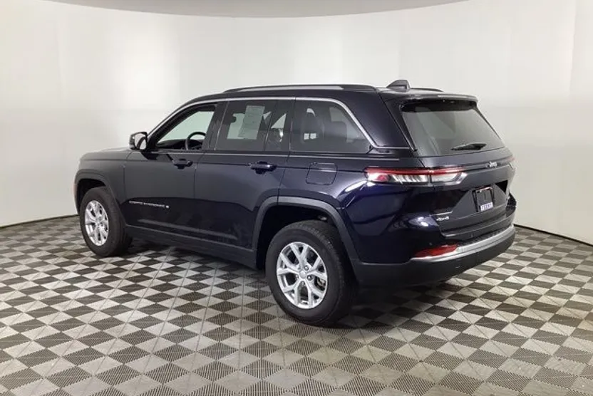 2023 Jeep Grand Cherokee Limited photo 1