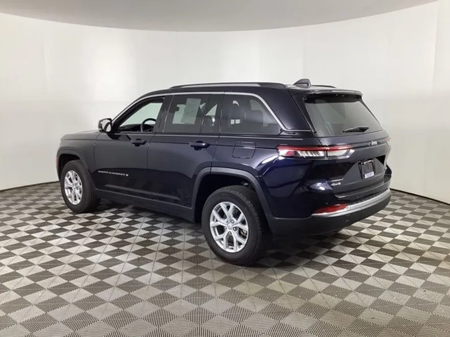2023 Jeep Grand Cherokee Limited photo 1
