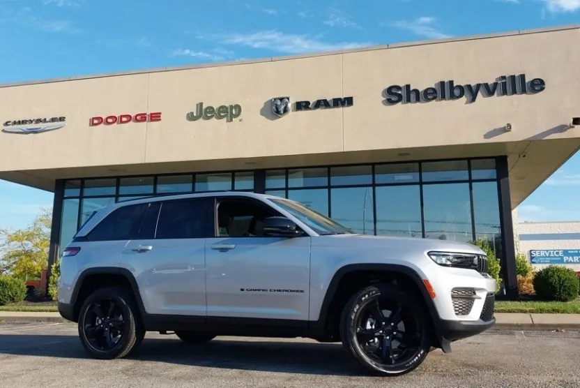 2025 Jeep Grand Cherokee Laredo Altitude photo 1