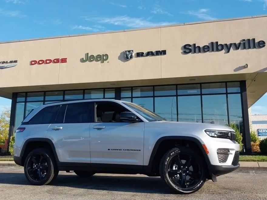 2025 Jeep Grand Cherokee Laredo Altitude photo 1