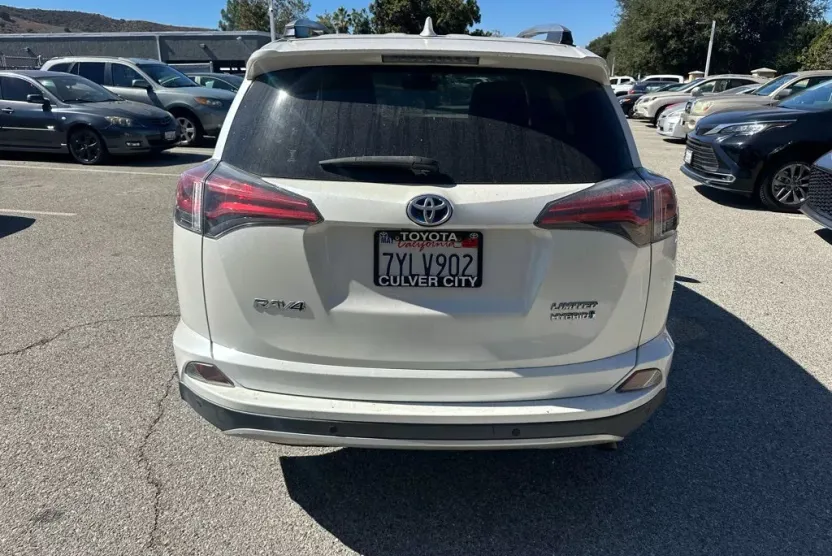 2017 Toyota RAV4 Limited Hybrid photo 1