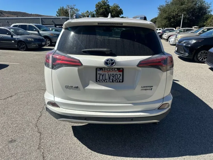 2017 Toyota RAV4 Limited Hybrid photo 1