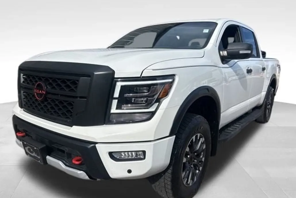 2024 Nissan Titan PRO-4X photo 1