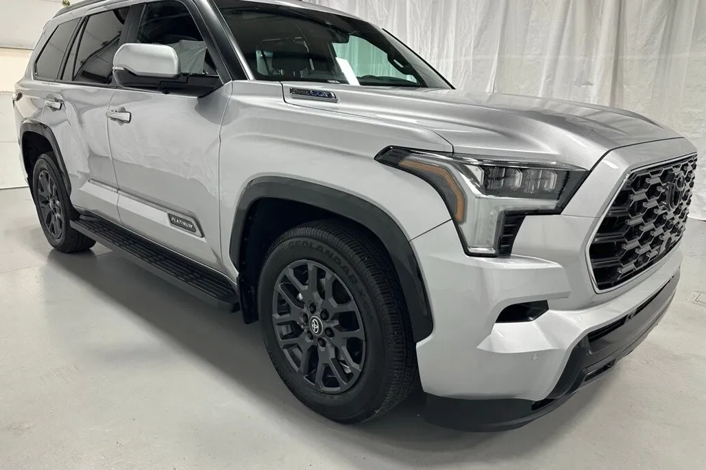 2025 Toyota Sequoia Platinum photo 1