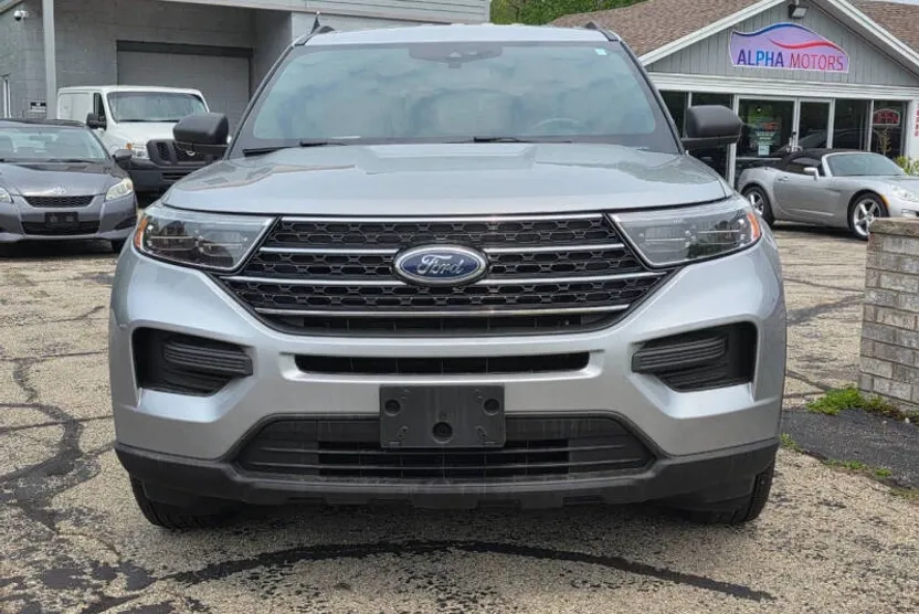 2020 Ford Explorer XLT photo 1
